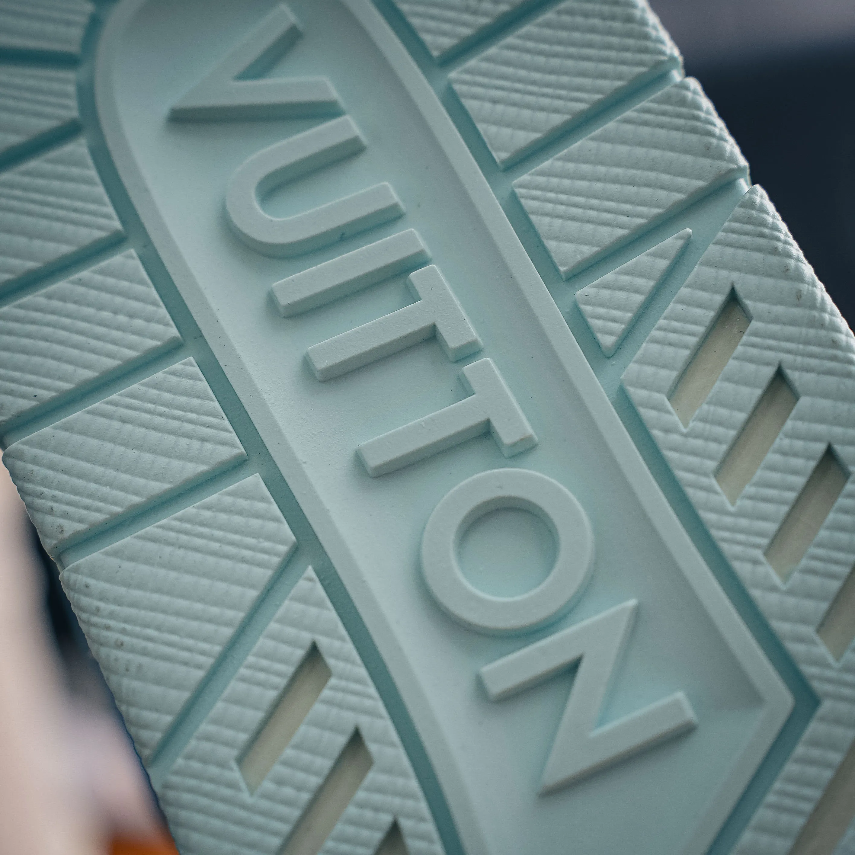 # LV- - trainer 2026 New Arrival 1：1 ！！ Shoes Cowhide Leather ， LOGO ， Breathable ， 。